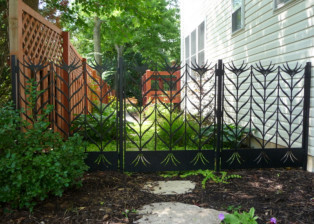 Acicular Flower Fence – No Dogs! Designed and made by Trellis Art Designs