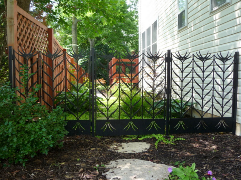 Acicular Flower Fence – No Dogs! Designed and made by Trellis Art Designs